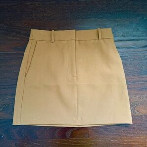 Aritzia tan Chisel skirt
Babaton
Mini skirt